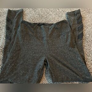 ShoSho Gray Leggings with Mesh Inserts and Pockets on Sides Women’s Medium